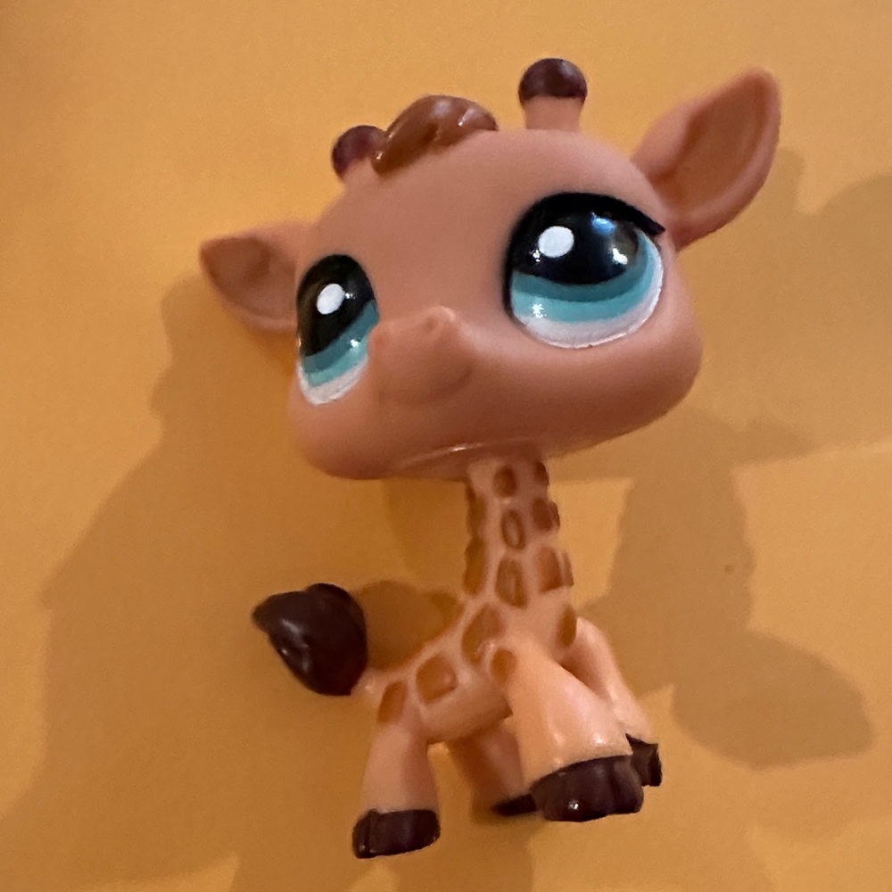Littlest Pet Shop Brown Giraffe with Blue Eyes #1610